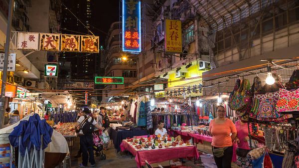 Temple Street Night Market (opens 16:00)
